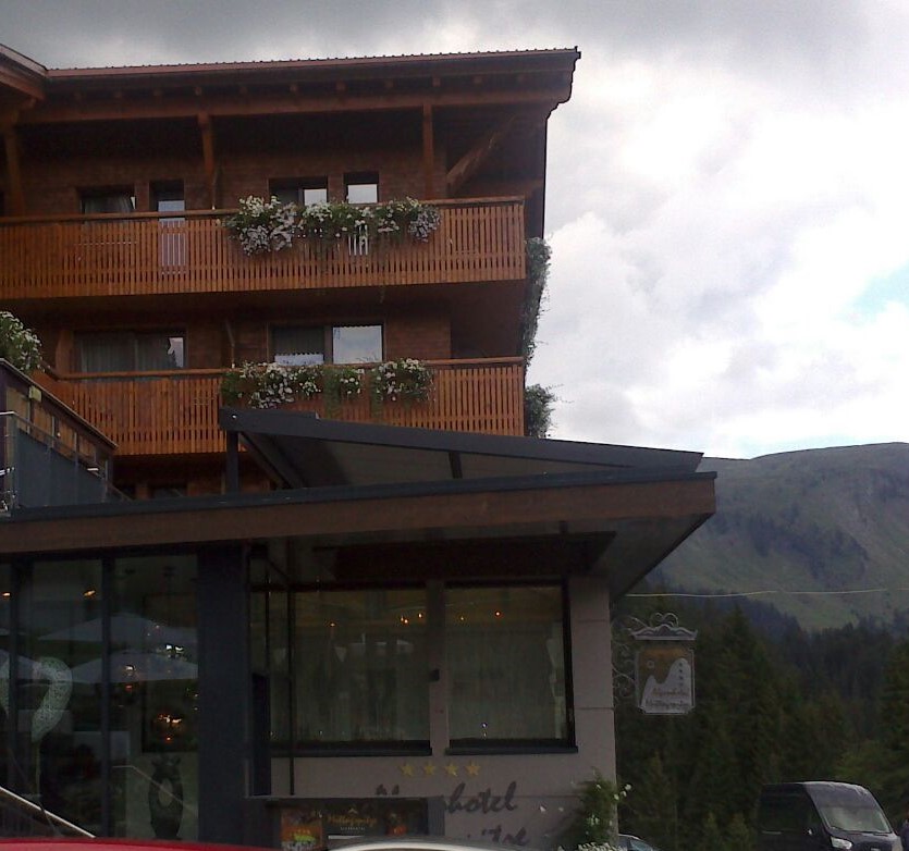 Wind- und Wetterschutzkonstruktion - Hotel Mittagsspitze, Madlener